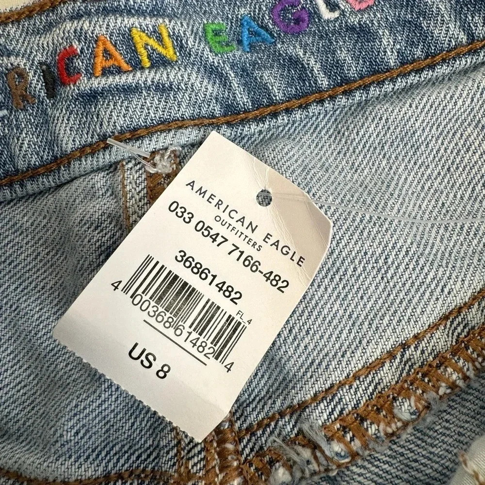 American Eagle Women’s NWT Highest Rise 90’s Boyfriend Short Size 8 Distressing - Picture 3 of 10